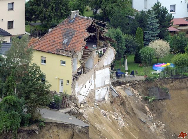 germany-house-collapse-2009-7-18-9-10-49.jpg